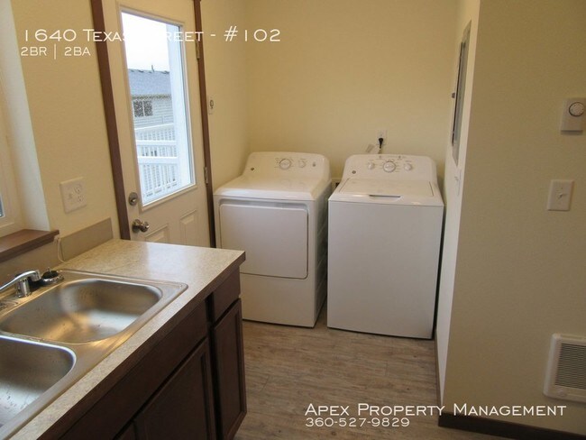 Building Photo - Eureka Townhomes - 1640 Texas Street