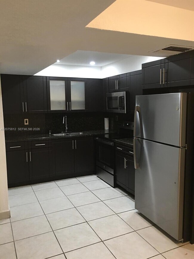 Foto del edificio - 669 W 80th St