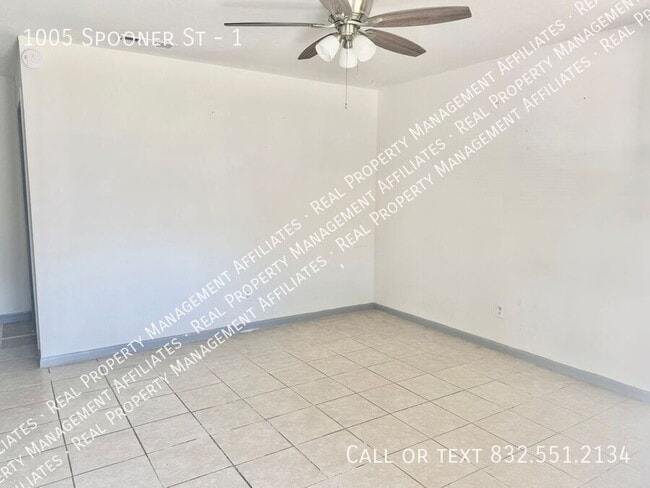 Building Photo - 1005 Spooner St