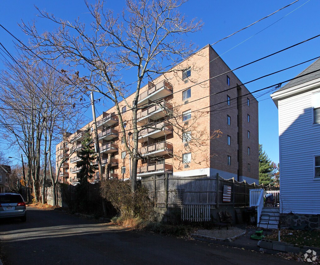 The Brentwood Apartments Arlington, MA