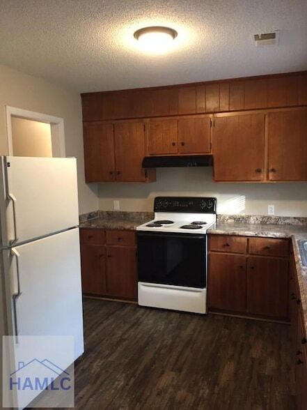 Foto del edificio - 380 Howard Rd