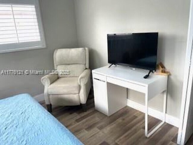 Foto del edificio - 4580 NE 3rd Ave