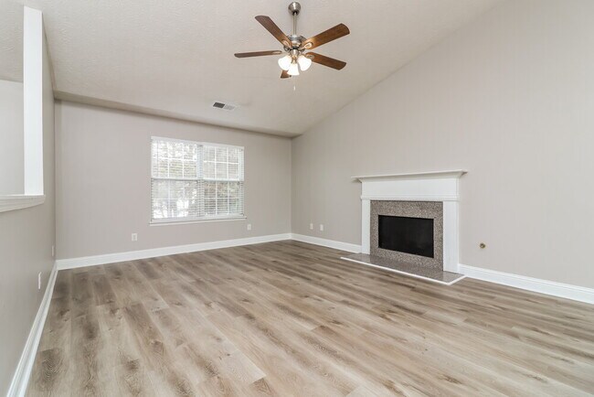 Foto del edificio - 4937 Lake Park Ln