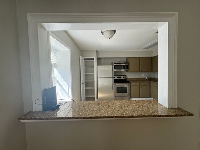 Building Photo - Great Location!! 3 Bedroom 2 Bath Located ...