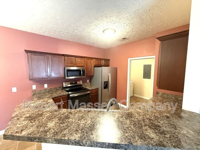 Building Photo - 9400 Clubview Dr