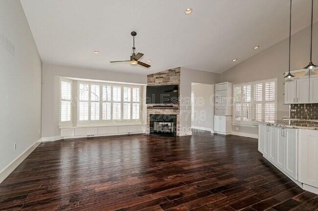 Foto del edificio - 8914 Hilltop Manor Dr