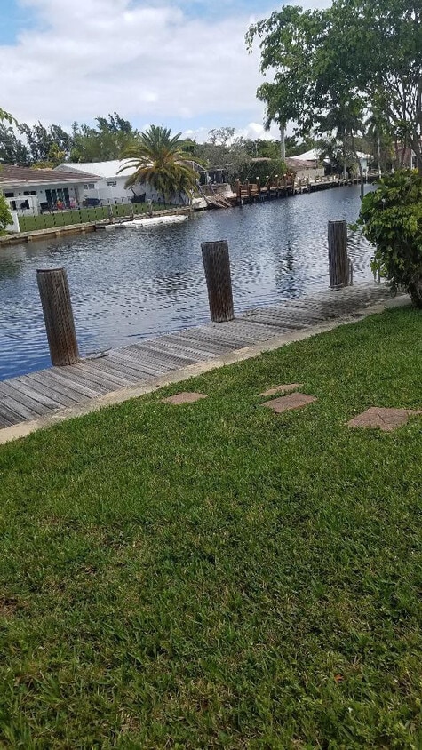 Building Photo - 2801 NE 59th Ct