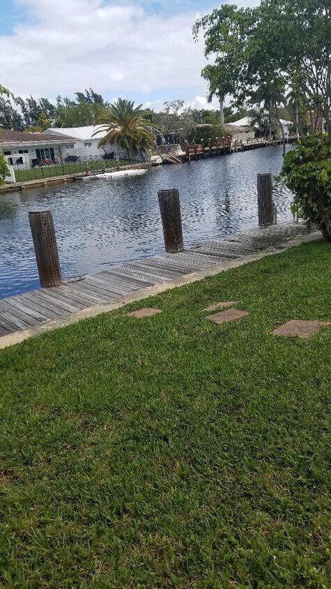 Foto del edificio - 2801 NE 59th Ct