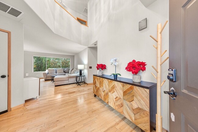 Building Photo - Beautiful 3BR Home in Forbes Lake – North Rose Hill, Kirkland