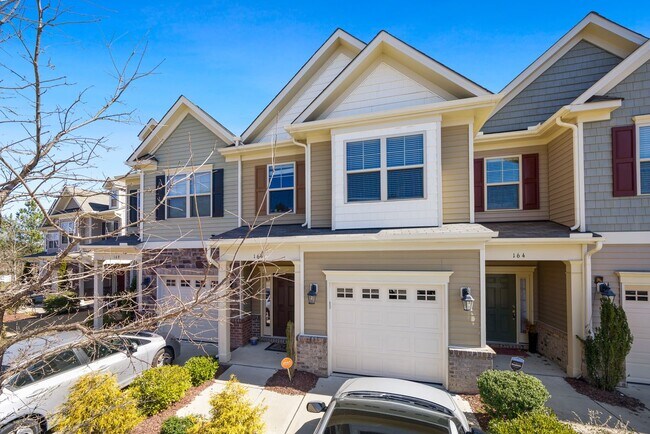 Foto del edificio - Stylish and Spacious 3bd/2.5ba Townhome w/ Garage in SE Durham!
