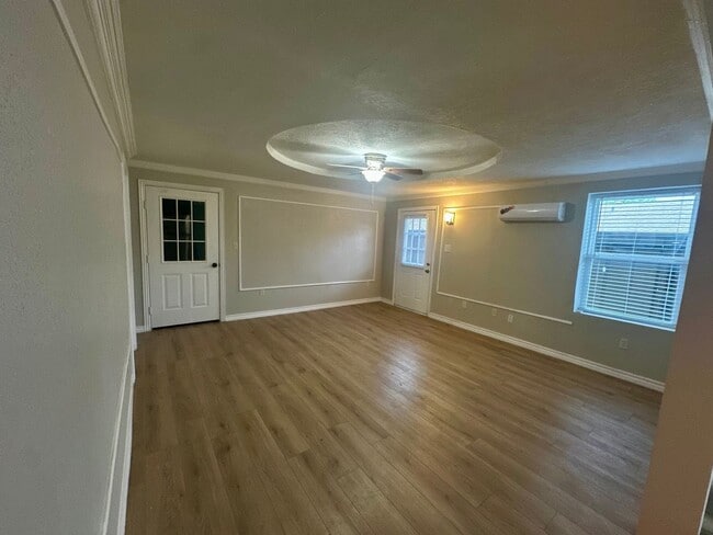 Foto del edificio - 3437 Stanley Ave