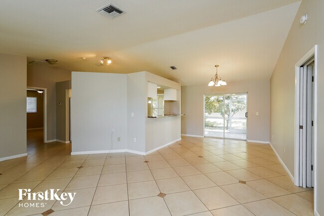 Foto del edificio - 8441 Bahamas Rd