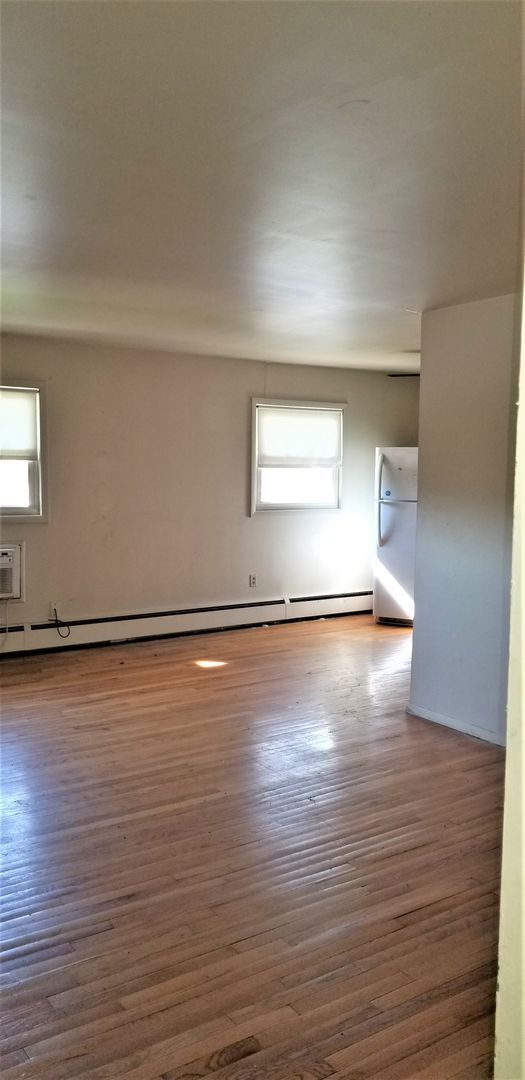 Building Photo - 3004 Elm St