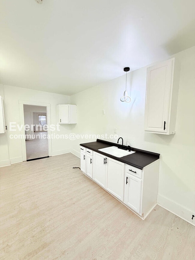 Building Photo - 8939 Dexter Ave