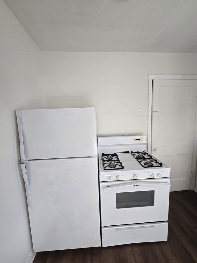 Building Photo - 511 Funston