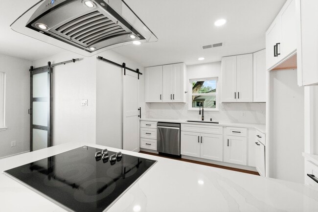 Building Photo - 2535 Southwick St