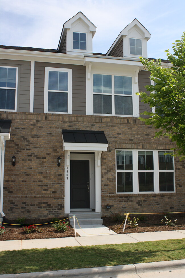 Building Photo - 7803 Flatrock Park Dr