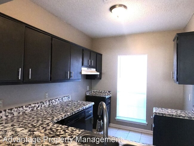 Building Photo - 2 br, 2.5 bath House - 5547 Emerald Hills Dr.