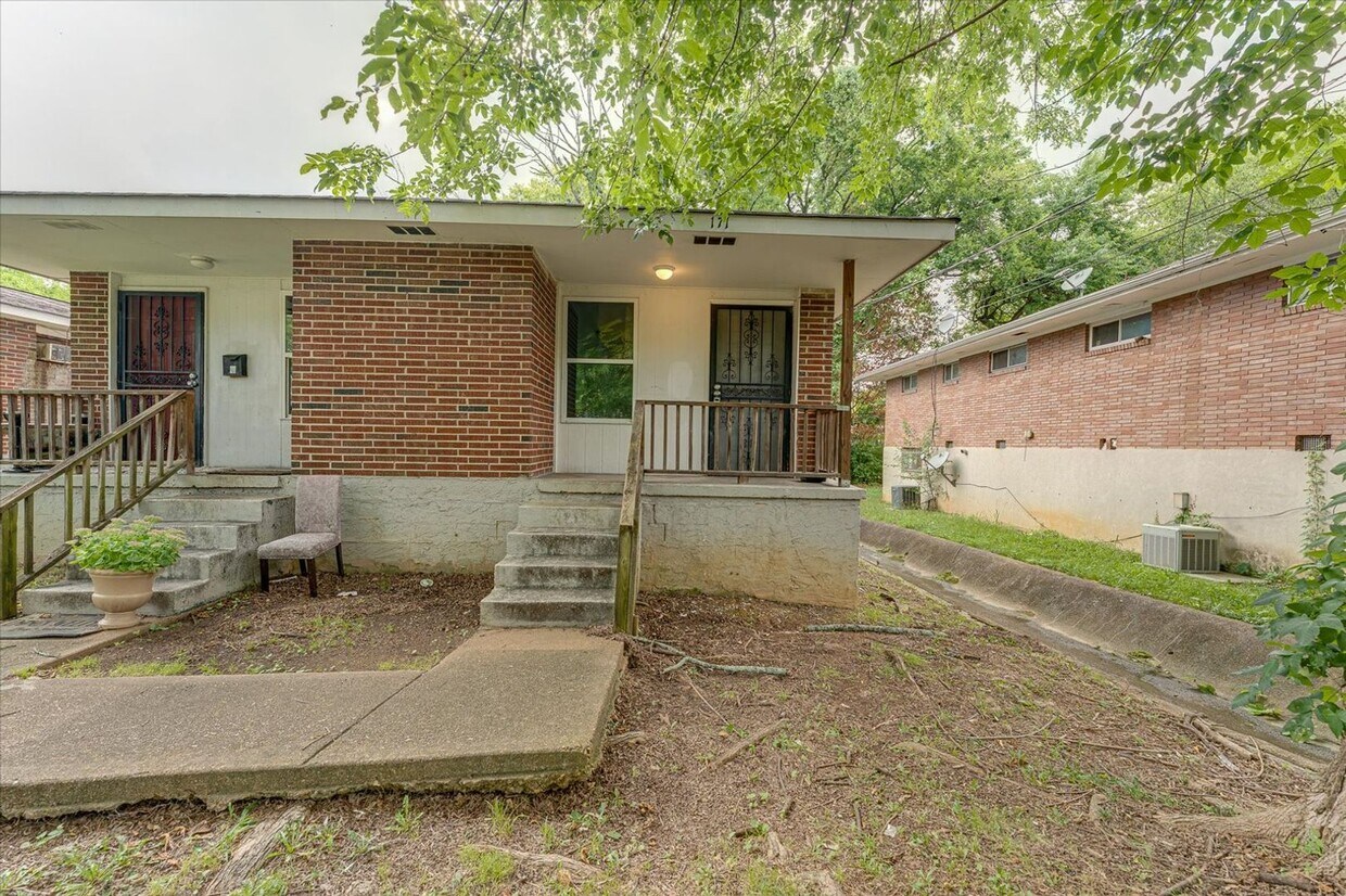 Foto principal - Charming Renovated 2-Bedroom Duplex Near D...
