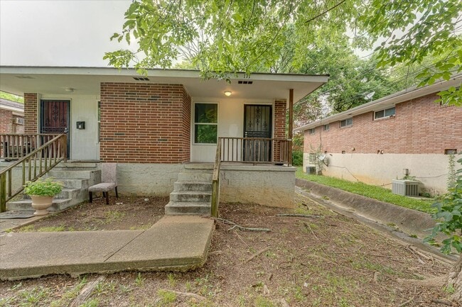 Charming Renovated 2-Bedroom Duplex Near D... - Charming Renovated 2-Bedroom Duplex Near D... House