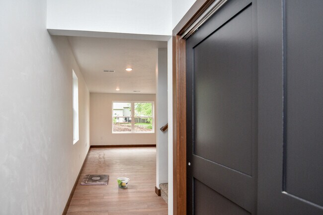 Foto del edificio - 735 Hoffman Rd