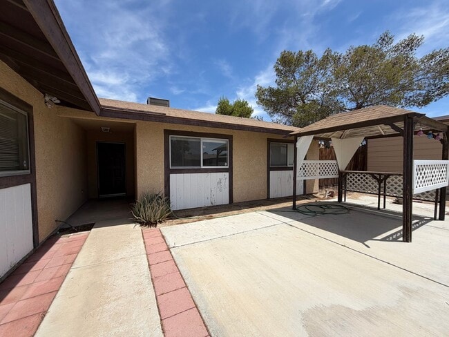 Building Photo - 3 Bedroom 2 Bathroom House with 2 Car Garage Located in Lenwood