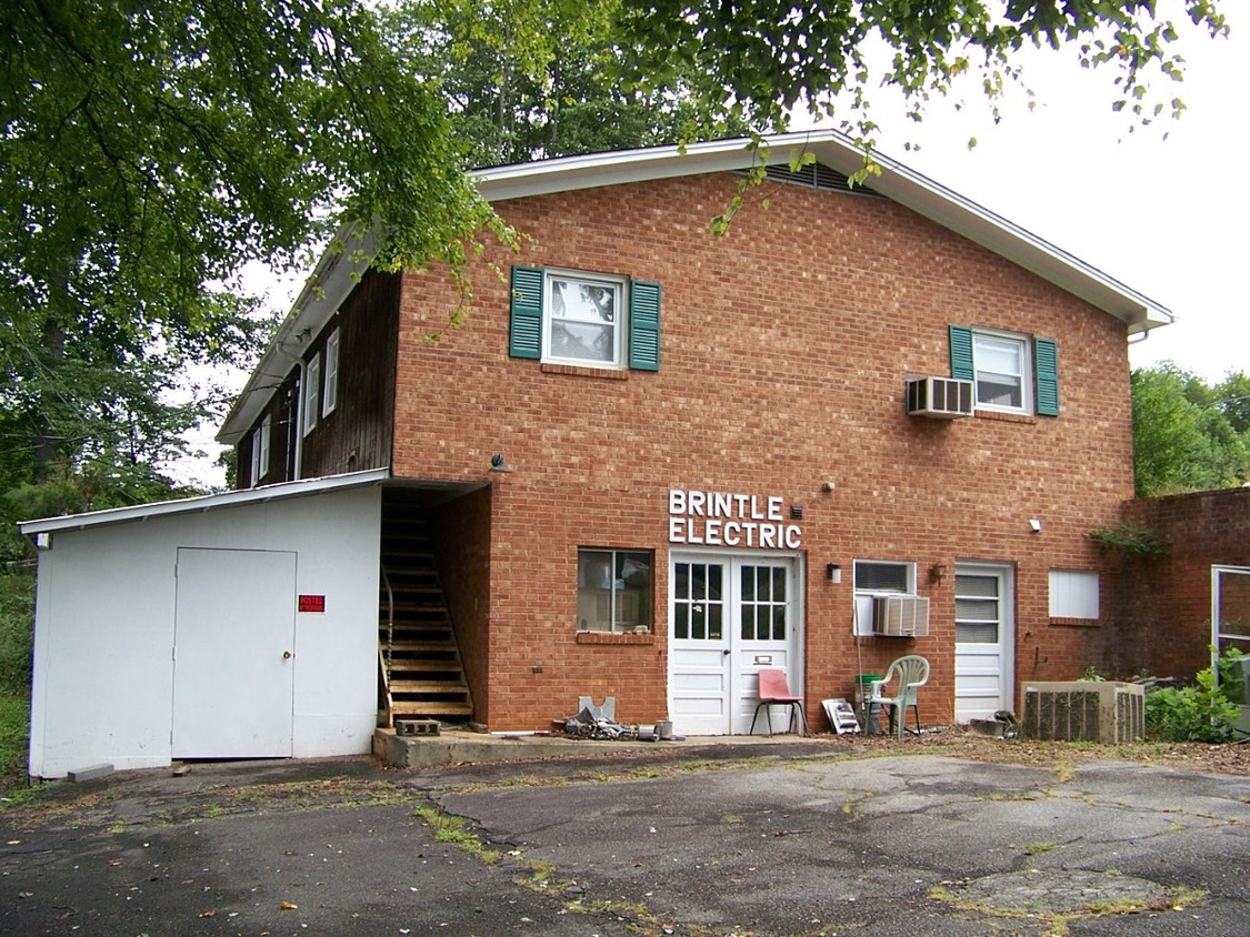 Workshop in Basement - 721 N Main St