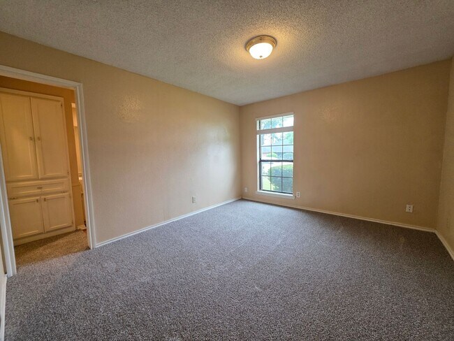 Building Photo - 4724 Berridge Ln
