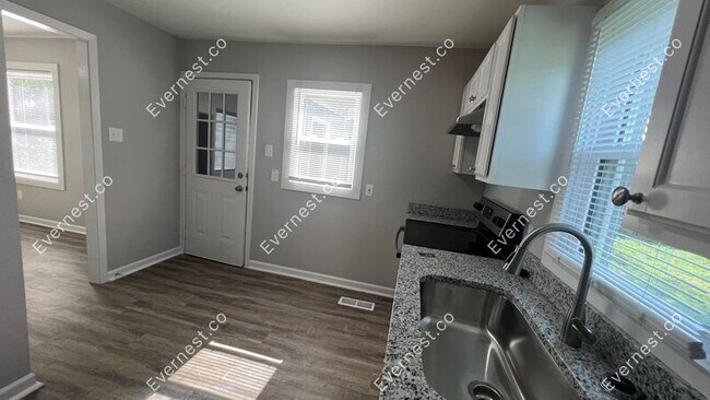 Building Photo - 3 W Avalon Dr