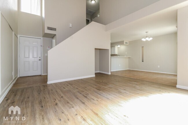 Foto del edificio - 1113 W Sandy Banks