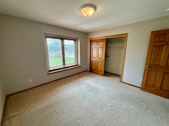 Foto del edificio - 4 Bedroom Single Family with movie theater...