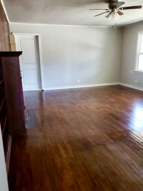 Building Photo - 802 E Goliad Ave