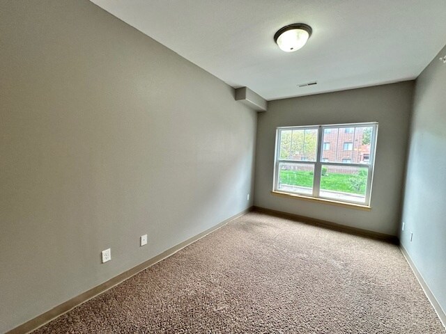 Foto del edificio - 477 E Burlington St