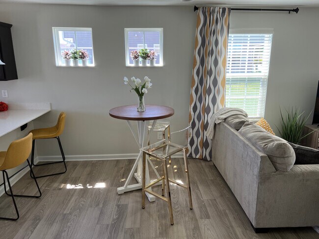 Breakfast/Dining - 7672 Oliver park dr