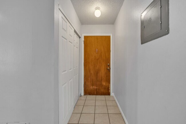 Foto del edificio - Beautiful 1 Bed 1 Bath Condo Near Old Colorado!!