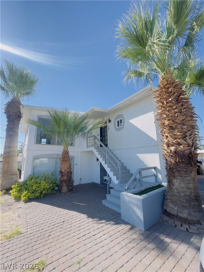 Building Photo - 2317 Santa Rita Dr