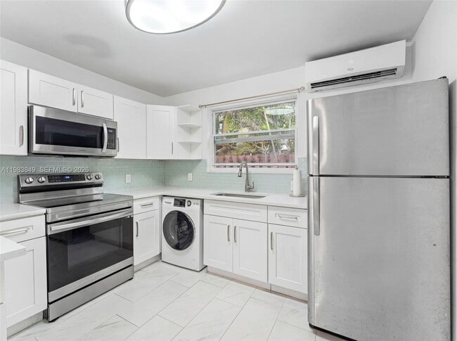 Building Photo - 1432 NE 5th Ave