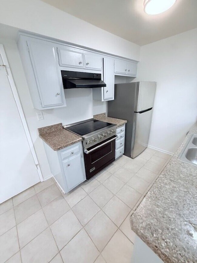 Foto del edificio - Hidden Valley Townhome Available