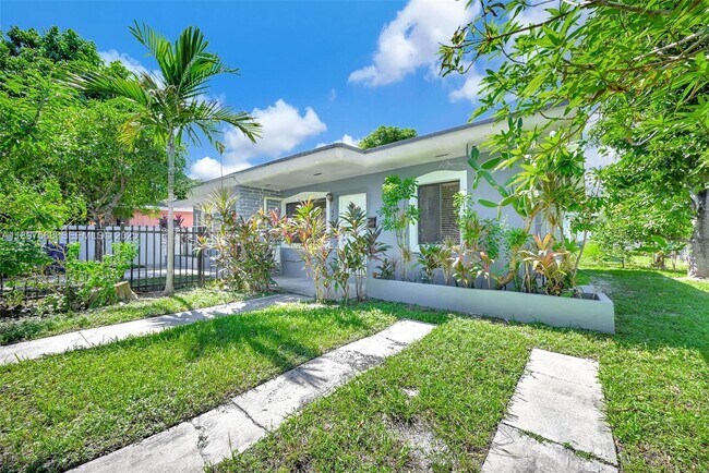 Foto del edificio - 6432 NE 1st Ct