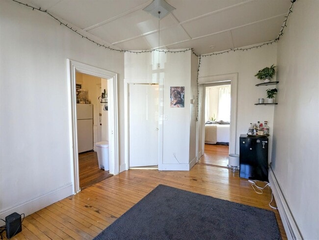 Building Photo - 6 Evergreen Sq