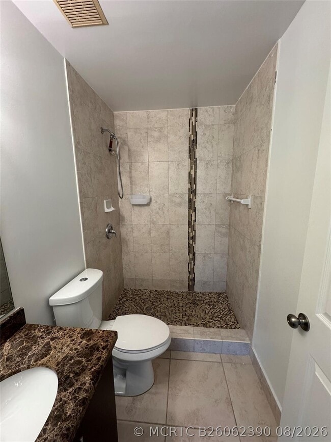 Building Photo - 445 Lakeview Dr