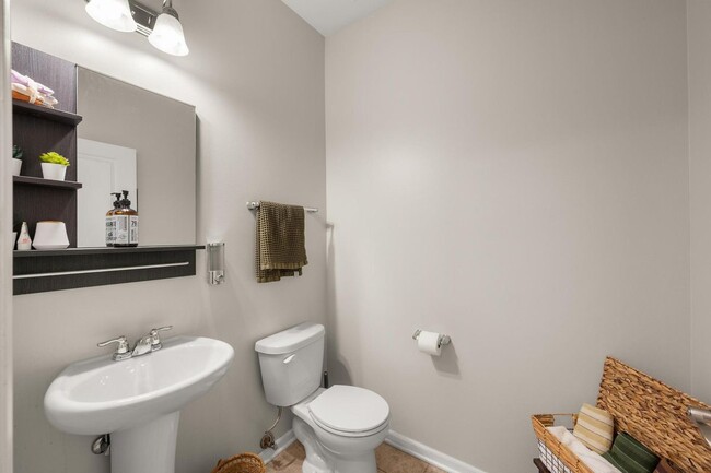 Foto del edificio - 3720 Honey Locust Dr