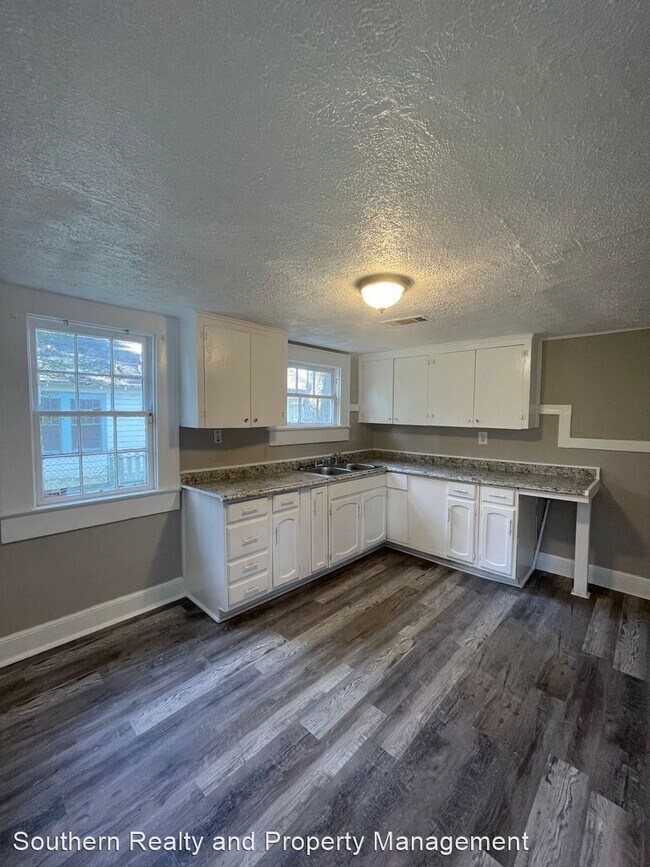 Building Photo - 4 br, 2 bath House - 2122 Yancey Avenue