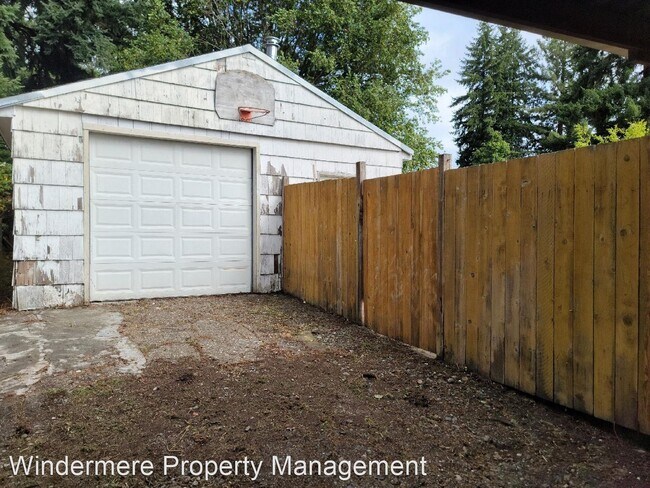 Building Photo - 3 br, 1.5 bath House - 2514 Barnett Street