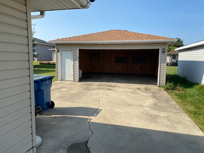 Photo - 2461 Red Oak Trl Townhome