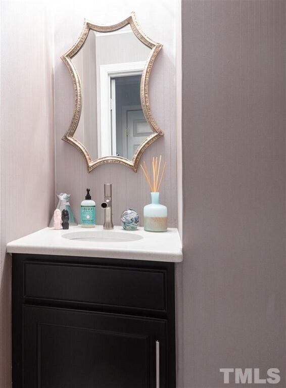 Baño de la planta baja - 3724 Yorktown Pl