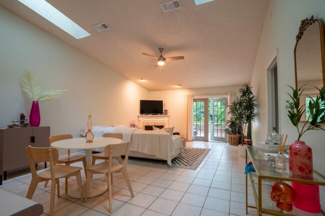 Foto del edificio - 3428 Daylily Ln