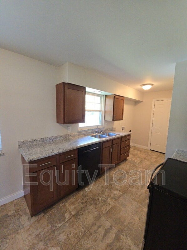 Building Photo - 3517 Mary Ann Dr