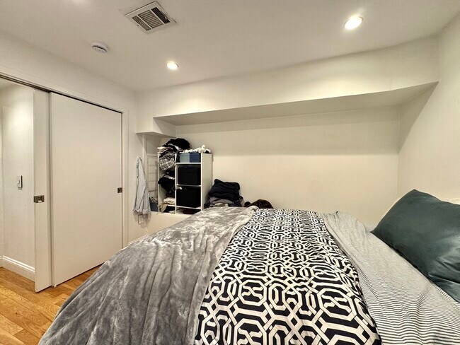 Foto del edificio - 124 Beacon St