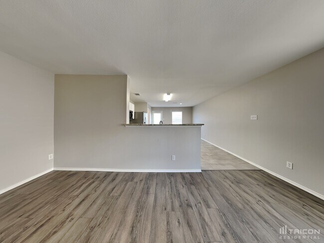 Building Photo - 1301 Water Lily Dr